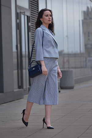 Костюм с кюлотами серый