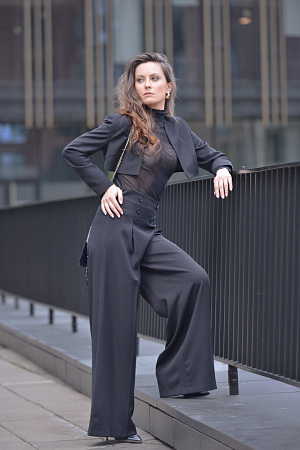 Костюм черный брючный с болеро